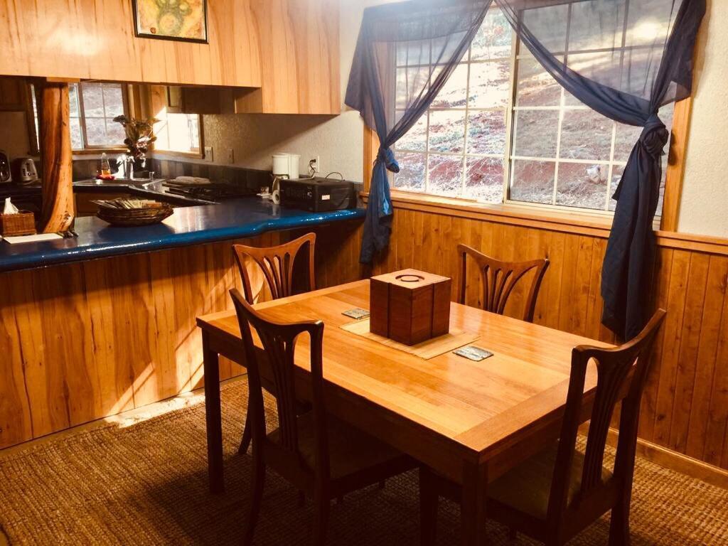 A Lovely House At Way Woods Retreat With Outdoor Hot Tub! - By Sacred Hub Mgmt Holiday home Foresthill