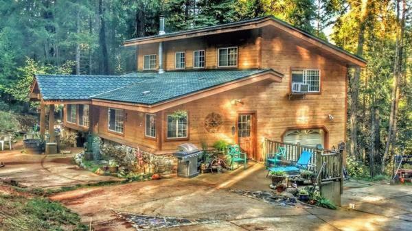Holiday home A Lovely House At Way Woods Retreat With Outdoor Hot Tub! - By Sacred Hub Mgmt