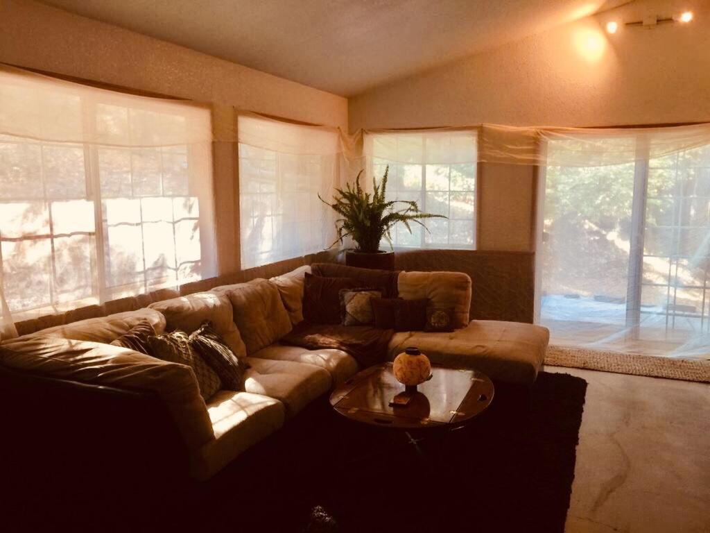 A Lovely House At Way Woods Retreat With Outdoor Hot Tub! - By Sacred Hub Mgmt